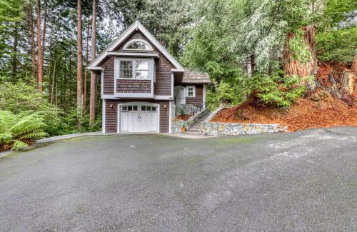 Arcata Hotel | Serene Redwood Retreat