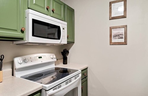 Sevierville House | Serene Retreat: Private Hot Tub, and Arcade!