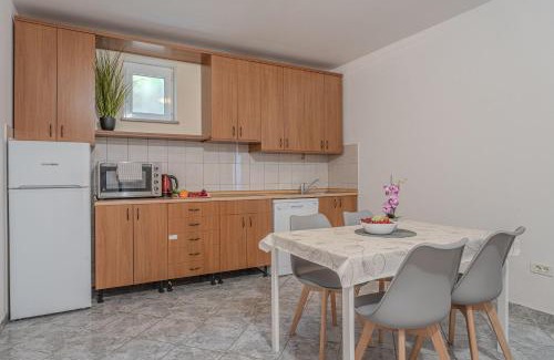 Koper Apartment | Serene Retreat St Anton Apartments - Happy Rentals