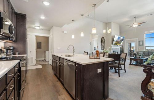 Windsor Apartment | Serene Retreat with Hot Tub, Sauna, Pool & Gym