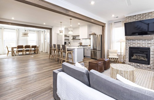 Northeast Virginia Beach House | Serene Sands Retreat. 6min Walk to the Beach!