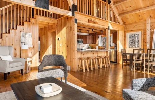 Traverse City House | Serene Slope Lodge Cabin