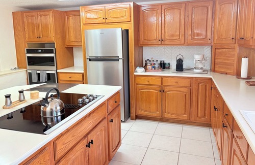Bodden Town House | Serene, Spacious Home – Minutes away from Beach