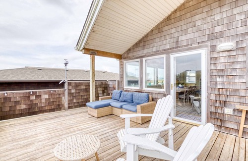 Manzanita House | Serene, Spacious Manzanita Home Near Beach Has King Suite, Fabulous Great Room!