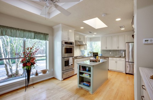 Grogan's Mill Cottage | Serene + Spacious Spring Home w/Forest Views!
