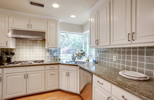 Grogan's Mill Cottage | Serene + Spacious Spring Home w/Forest Views!