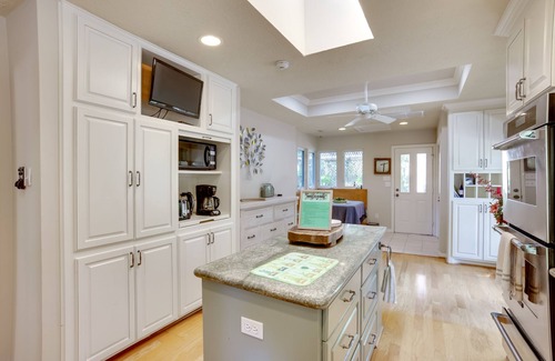 Grogan's Mill Cottage | Serene + Spacious Spring Home w/Forest Views!