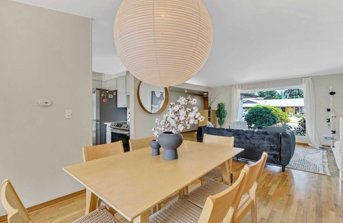 Kingsgate House | Serene Stay in Kirkland - Modern Comfort & Prime Location-Perfect to Relax#41850