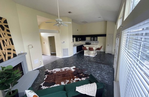 Barker House | Serene Stay: Private 1-bedroom in 2 Bedroom house in Houston