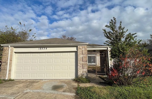 Barker House | Serene Stay: Private 1-bedroom in 2 Bedroom house in Houston