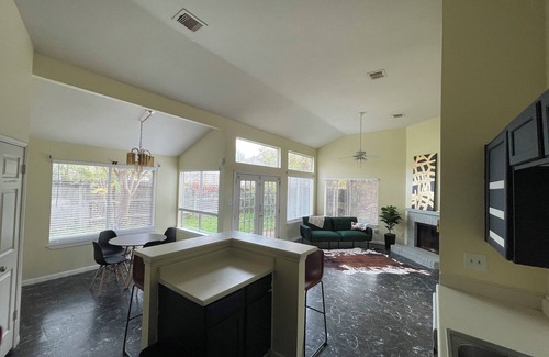 Barker House | Serene Stay: Private 1-bedroom in 2 Bedroom house in Houston