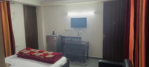 Sushant Lok Bed & Breakfast | Serene Stays