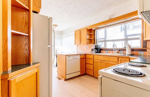 Sumner House | Serene Sumner 2BR w/Parking, nr Parks, Schools & Markets, by Blueground