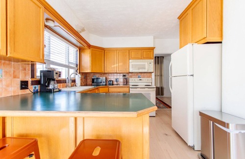 Sumner House | Serene Sumner 2BR w/Parking, nr Parks, Schools & Markets, by Blueground