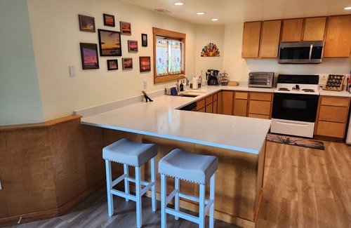 Tacoma Apartment | Serene Sunsets - Warm and Cozy Basement Suite