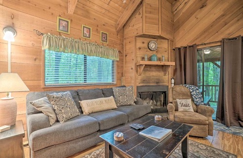Sautee Nacoochee House | Serene Tanglewoods Cabin with Private Hot Tub!