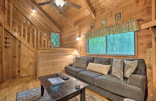 Sautee Nacoochee House | Serene Tanglewoods Cabin with Private Hot Tub!