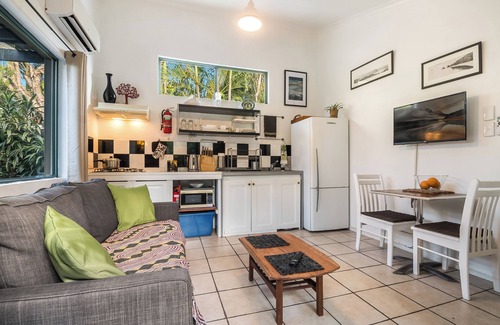 Suffolk Park Apartment | Serene tropical retreat in Beachside Suffolk Park adjacent to Tallow Beach