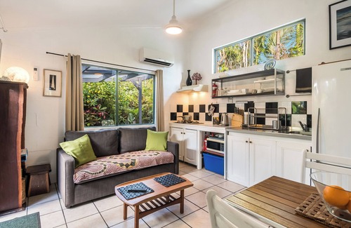 Suffolk Park Apartment | Serene tropical retreat in Beachside Suffolk Park adjacent to Tallow Beach