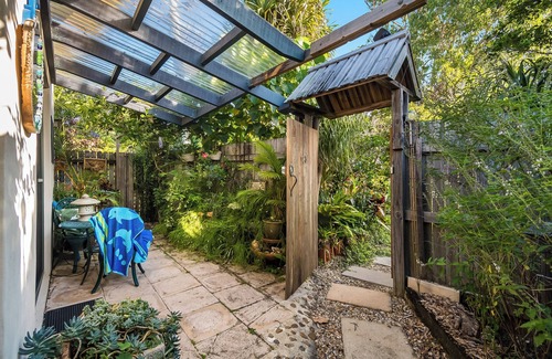 Suffolk Park Apartment | Serene tropical retreat in Beachside Suffolk Park adjacent to Tallow Beach