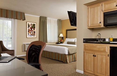 Barron Park House | Serene Unit with Heated Pool, Free Parking & Breakfast Near Stanford