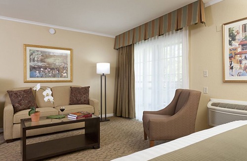 Barron Park House | Serene Unit with Heated Pool, Free Parking & Breakfast Near Stanford