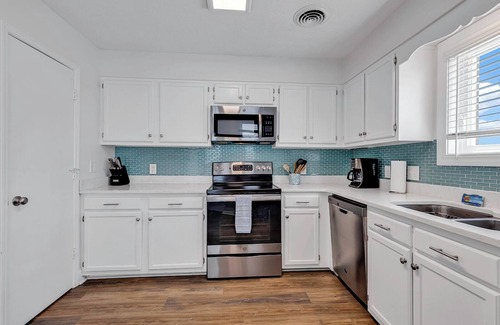 North Myrtle Beach House | Serene Waterfront House*Bar*Pool*Dock*Walk2Beach