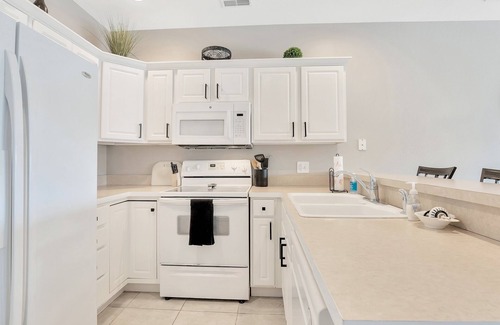 Camdenton Condo | Serene Waterfront Condo! Elevator and 3 onsite pools.
