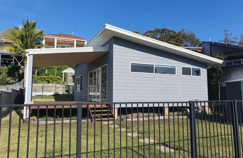 Saratoga House | Serene Waterfront GuestHouse- Views & Vibes