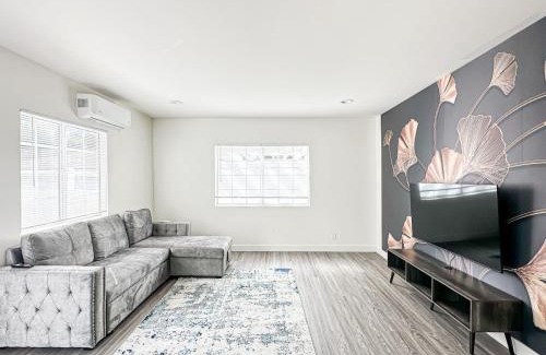 Calabasas House | Serene West Hills Studio Haven - WO2 - CAL