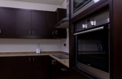 Jumeira 3 Condo | Serengeti Suite at Full Moon Guesthouse – Your Perfect Escape