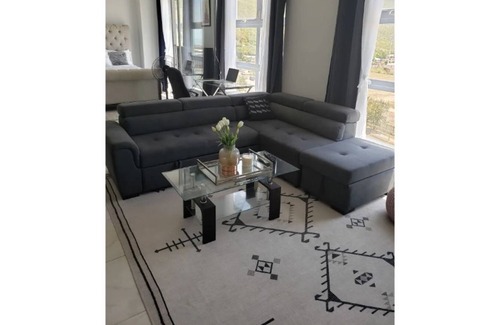 Eden Gardens Apartment | Serenitilux @The Lofts Apts