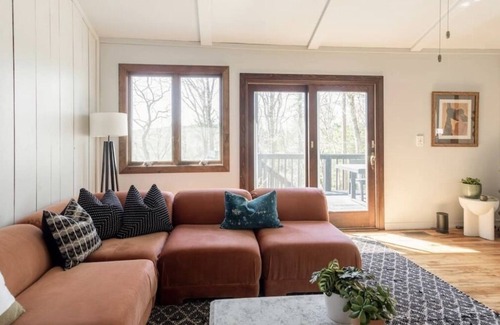 Damascus House | Serenity, Adventure, Scenic Oasis: Jacuzzi, Fire Pit, Pool Table, Fast Wifi