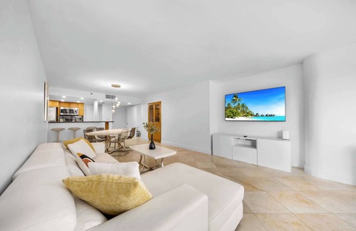 Downtown Miami Apartment | Serenity and Comfort With Ocean View