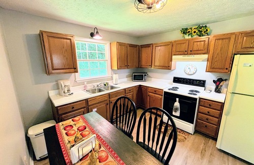 Roan Mountain Cottage | Serenity and Seclusion in Roan Mountain, TN