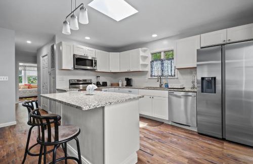 Deep Hole House | Serenity at Deep Hole Hideaway - Pet friendly!