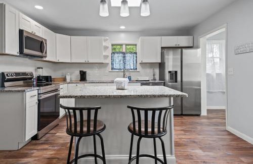 Deep Hole House | Serenity at Deep Hole Hideaway - Pet friendly!