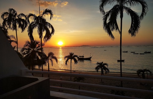Si Racha Villa | Serenity Beachfront room - Private beach - Near Bangkok/Pattaya