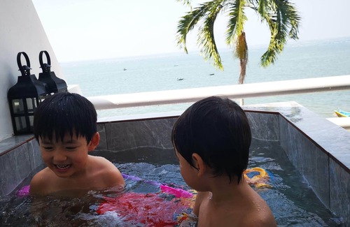 Si Racha Villa | Serenity Beachfront room - Private beach - Near Bangkok/Pattaya