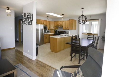 Isaacs Glen Cottage | Serenity by the Lake: Lake Waterfront Cottage