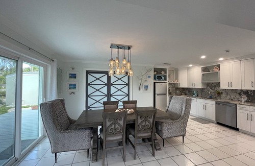 Treasure Cay Villa | "SERENITY BY THE SEA" Treasure Cay, Abaco, Bahamas 2 bedrms/2 bathrms/sleeps 6