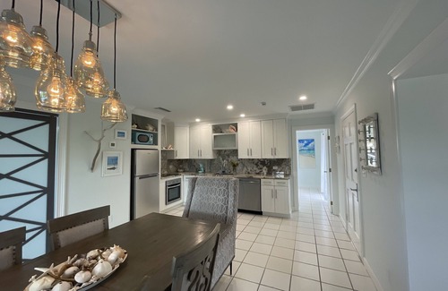 Treasure Cay Villa | "SERENITY BY THE SEA" Treasure Cay, Abaco, Bahamas 2 bedrms/2 bathrms/sleeps 6