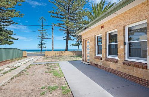 Largs North House | Serenity by the Sea - 4BR Home with beach views