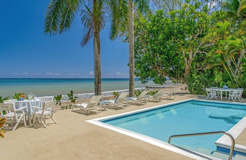 Montego Bay Villa | SERENITY BY THE SEA JAMAICA - Luxury 4 Bed Beachfront Villa Montego Bay