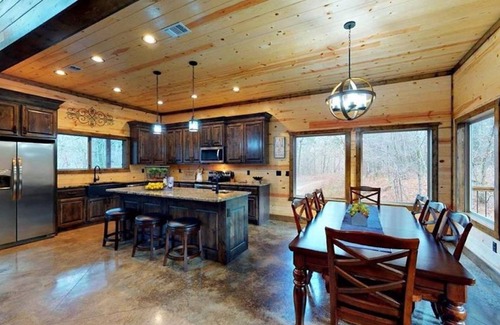 Broken Bow Cabin | Serenity Creek Luxury Cabin - Family friendly, Secluded Woods and Creek