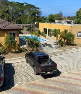 Runaway Bay Apartment | Serenity Escape Apt 5