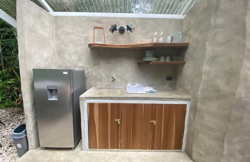 Cocles RV Rental | "serenity Glamping: Selva, Jacuzzi, Romance y las Mejores Playas del Caribe Sur"