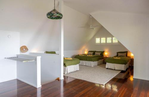 North Tamborine Villa | Serenity - Gold Coast hinterland getaway for a couple, family or group