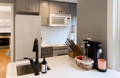 Monroe Apartment | Serenity Haven - A Modern Retreat
