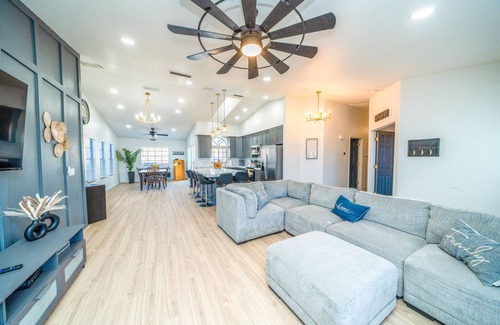 Lake Havasu City House | Serenity Haven: Modern Pet Friendly Poolside Retreat